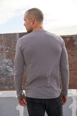 Velvet By Graham & Spencer SKEETER WHISPER CLASSIC CREW NECK TEE Mens 67 Velvet By Graham & Spencer SKEETER WHISPER CLASSIC CREW NECK TEE Mens