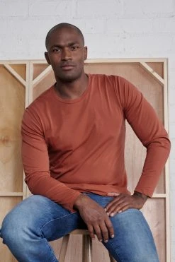 Velvet By Graham & Spencer SKEETER WHISPER CLASSIC CREW NECK TEE Mens 49 Velvet By Graham & Spencer SKEETER WHISPER CLASSIC CREW NECK TEE Mens