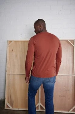 Velvet By Graham & Spencer SKEETER WHISPER CLASSIC CREW NECK TEE Mens 51 Velvet By Graham & Spencer SKEETER WHISPER CLASSIC CREW NECK TEE Mens