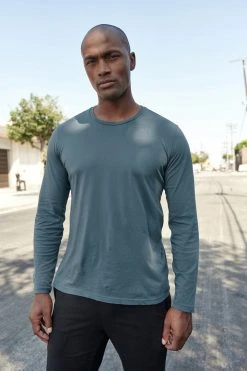 Velvet By Graham & Spencer SKEETER WHISPER CLASSIC CREW NECK TEE Mens 43 Velvet By Graham & Spencer SKEETER WHISPER CLASSIC CREW NECK TEE Mens