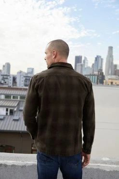 Velvet By Graham & Spencer BRYSON PLAID BUTTON-UP Mens 30 Velvet By Graham & Spencer BRYSON PLAID BUTTON-UP Mens